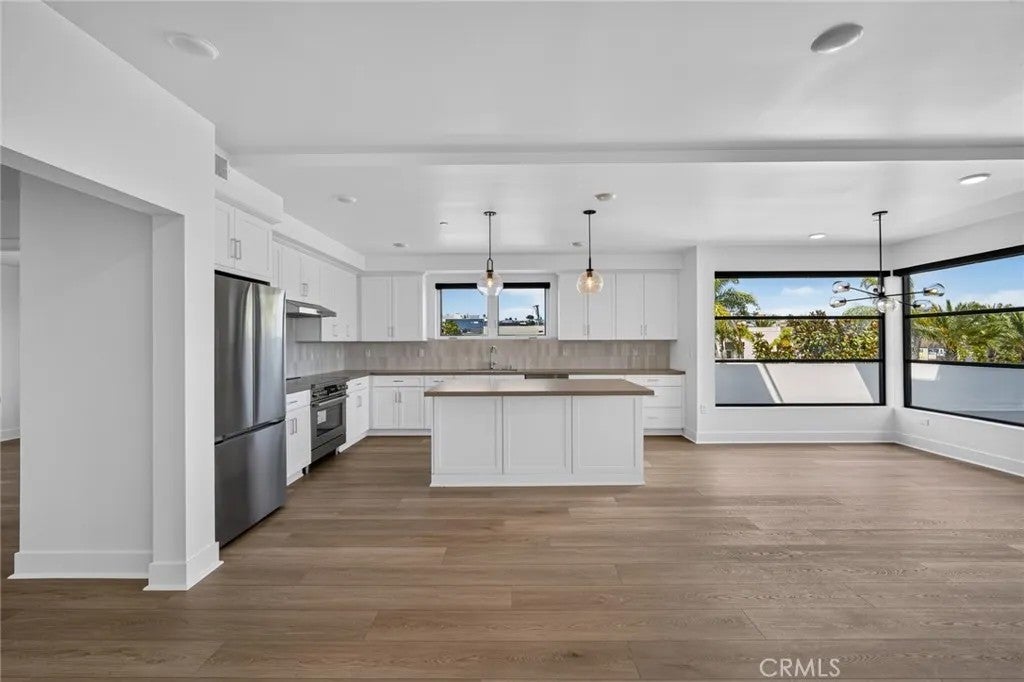 24722 Del Prado — photo