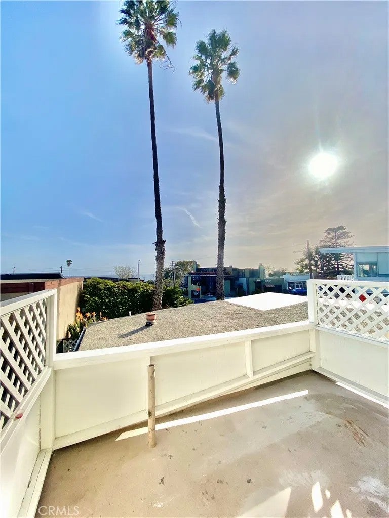 1190 N Coast — photo