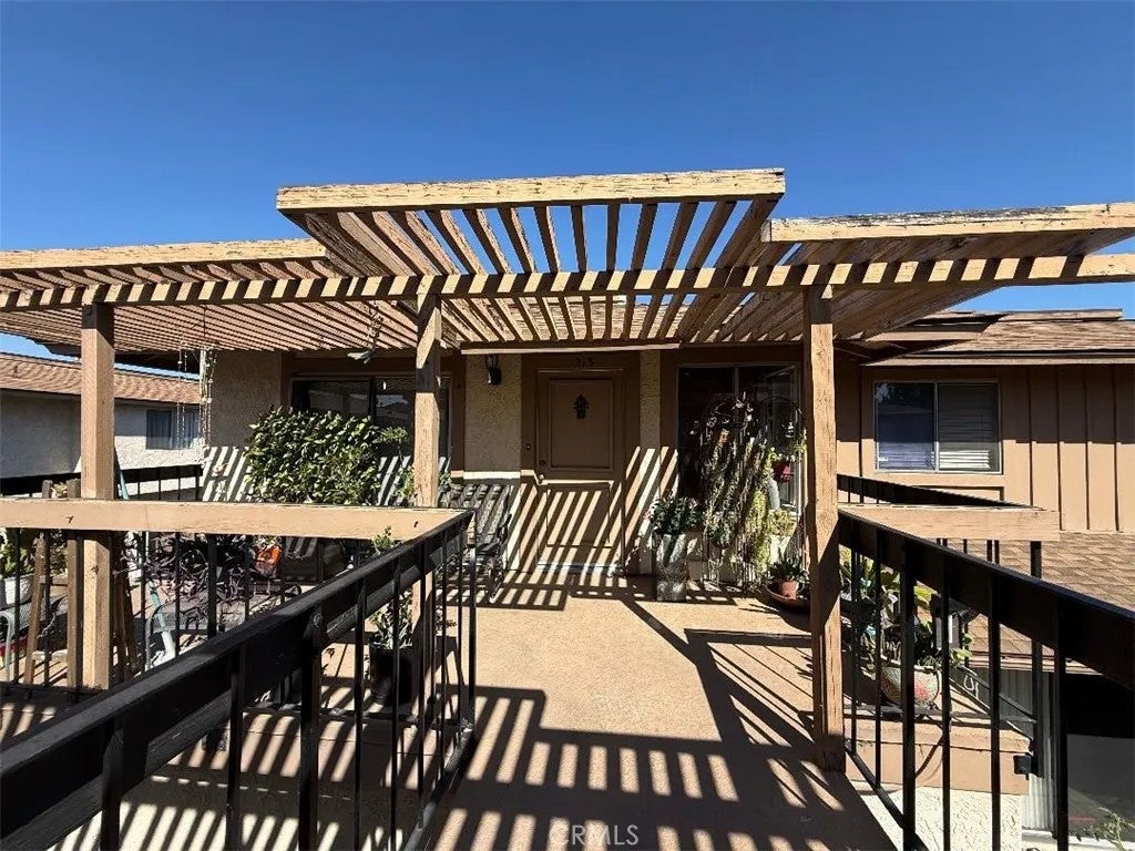 1481 Forest Glen Drive 213 — photo
