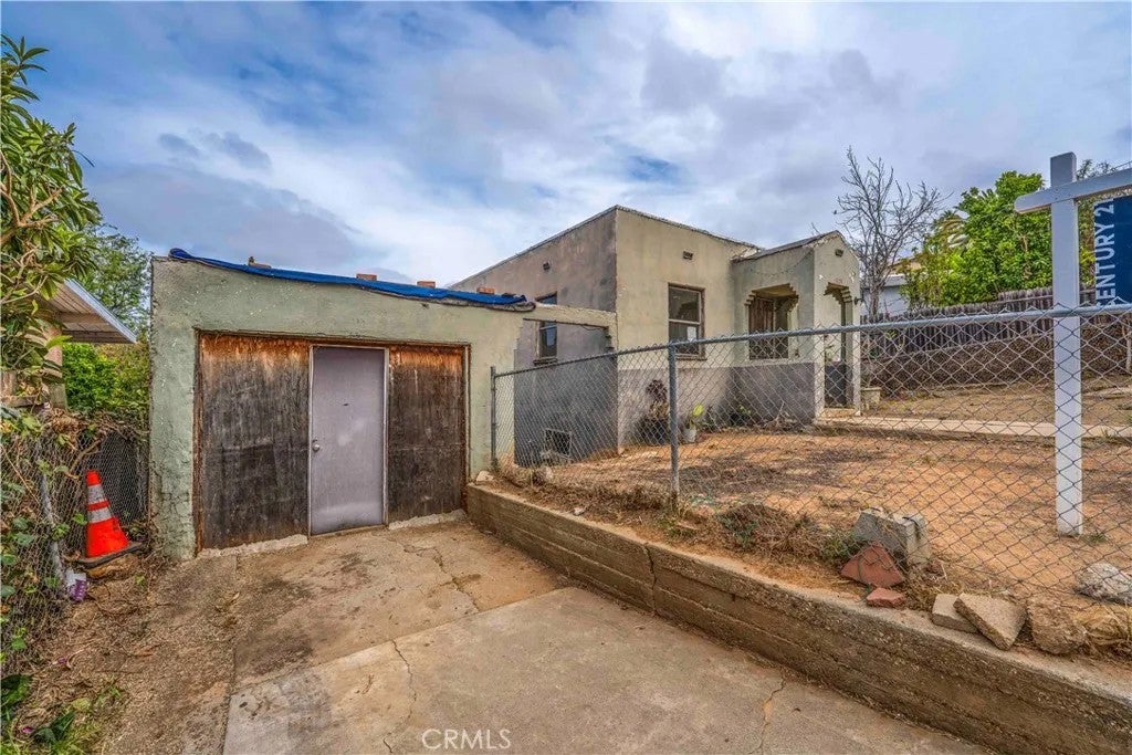 1023 De Garmo Drive — photo