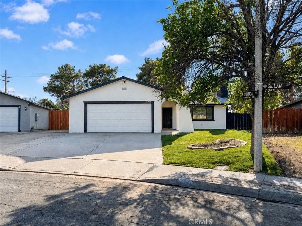 43815 Gillan — photo