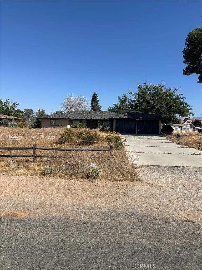 14065 Hopi Road — photo