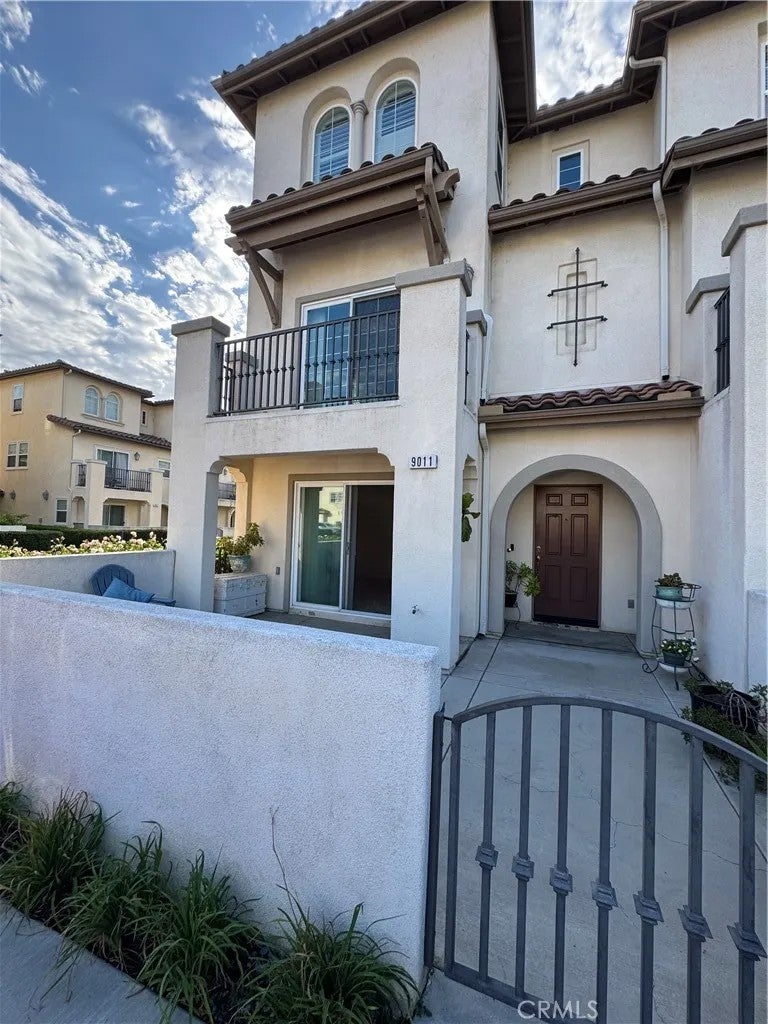 9011 Catherine Street — photo