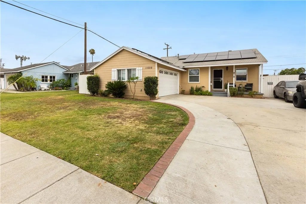 11015 Santa Gertrudes — photo