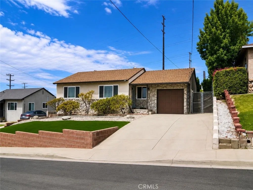 401 W Doncrest — photo