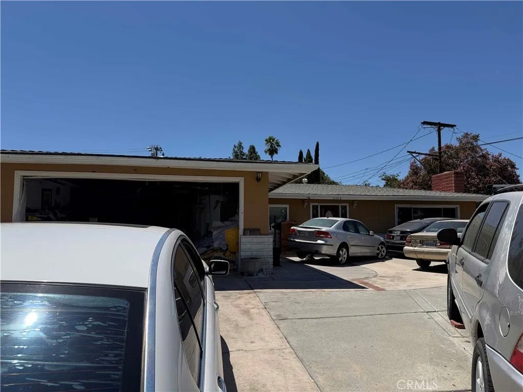 11368 Iris Street — photo