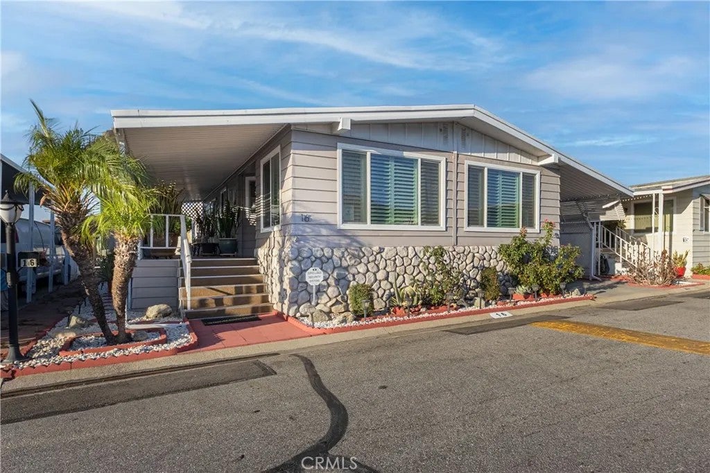 8509 Beverly Blvd, Spc 16 — photo