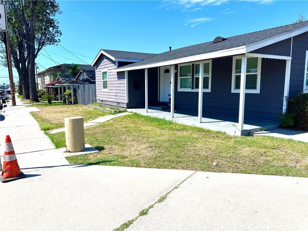 8603 Greenleaf — photo