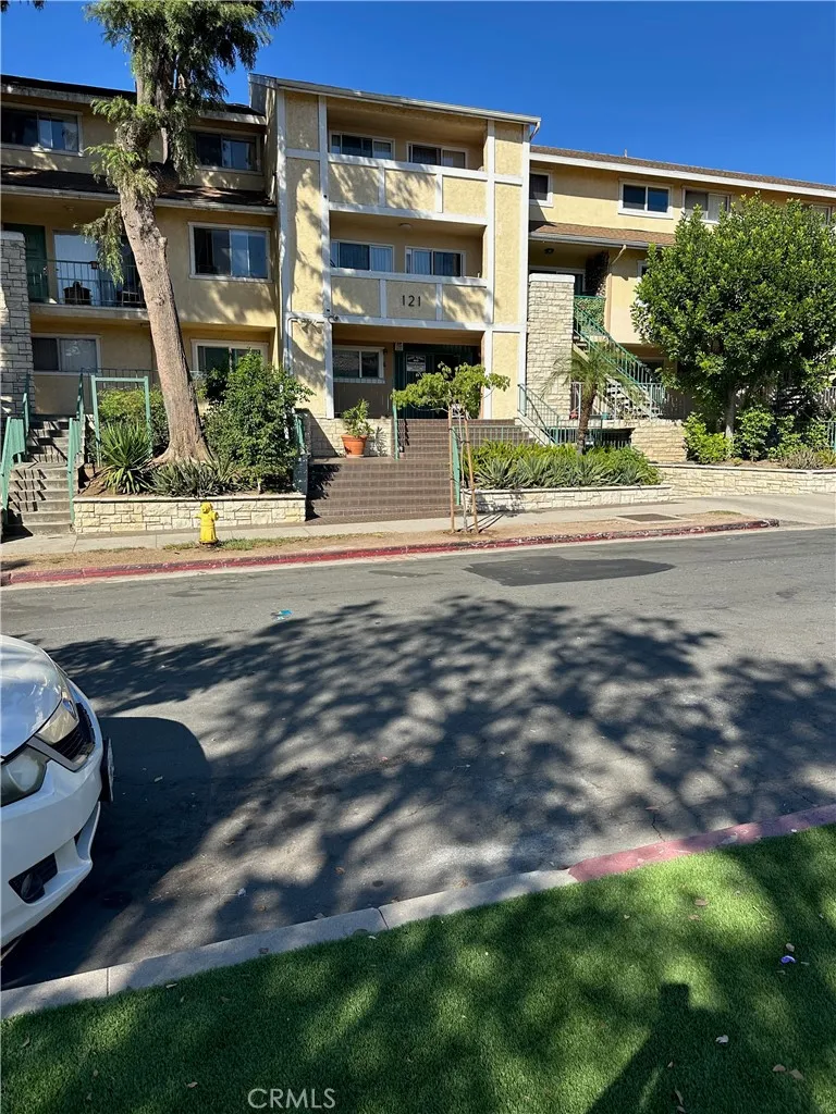 121 Sinclair Unit 122 — photo
