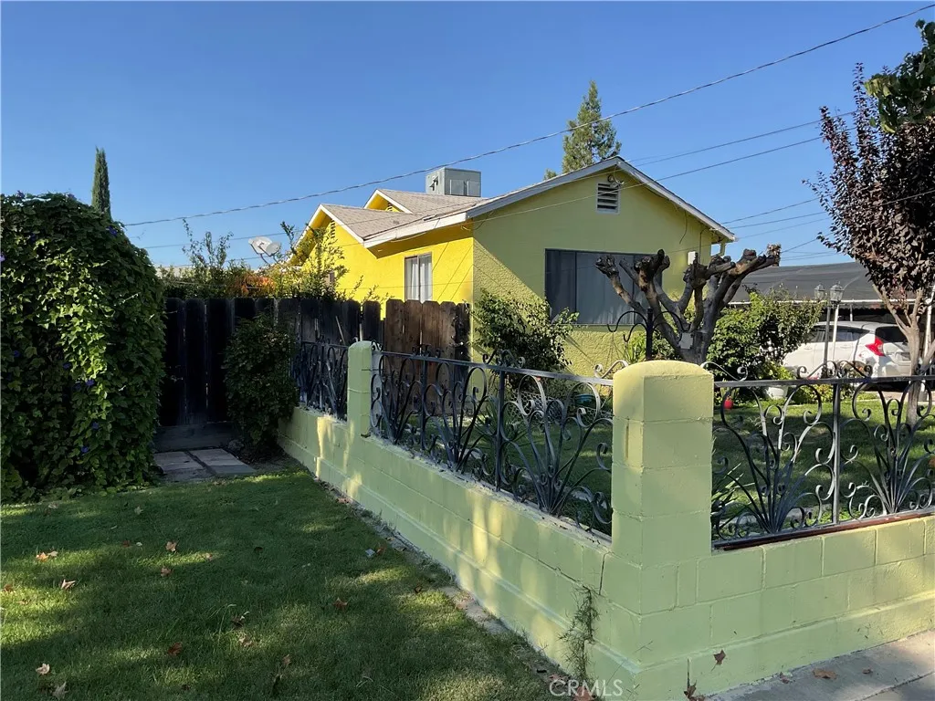 915 R Street — photo