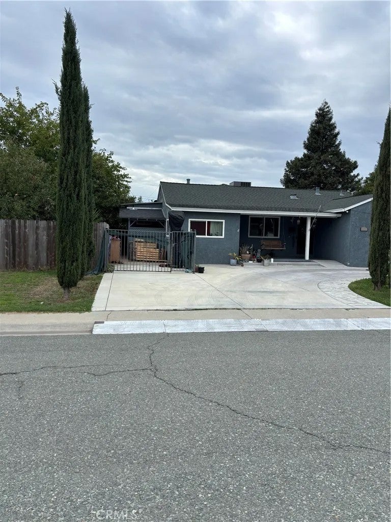 5917 Fern — photo