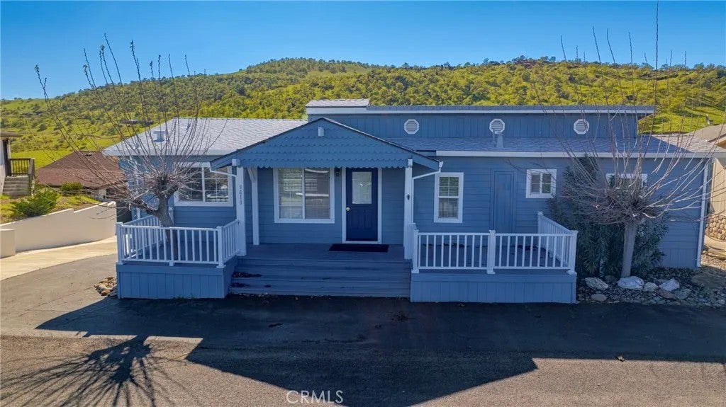 9810 Boat Club — photo