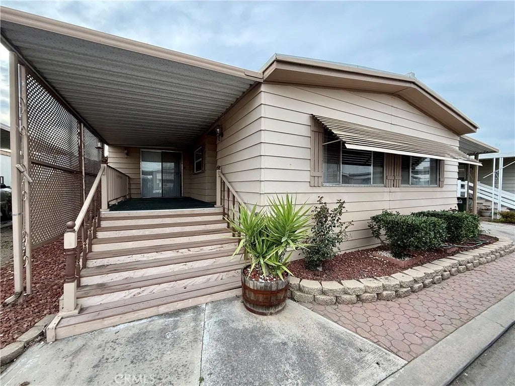 2240 Golden Oak 47 — photo