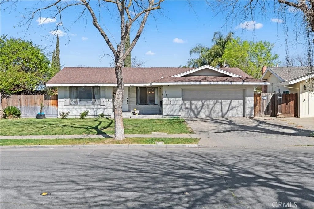 1975 E Alexander — photo