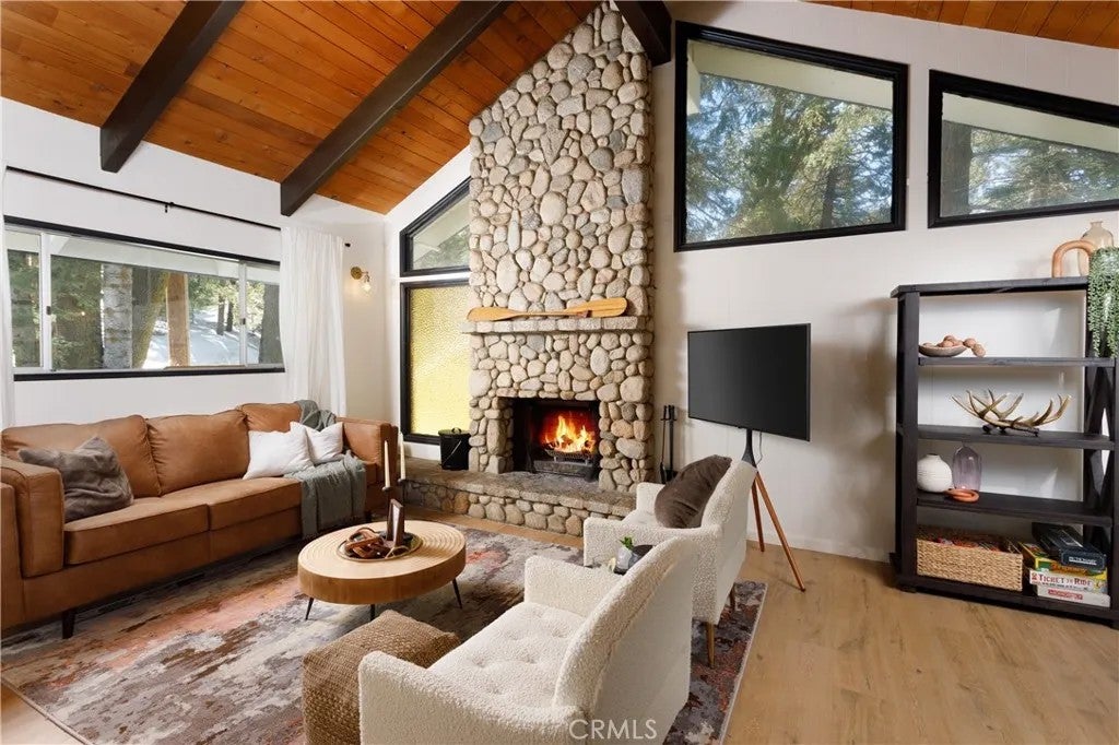 825 Lake View Lane — photo
