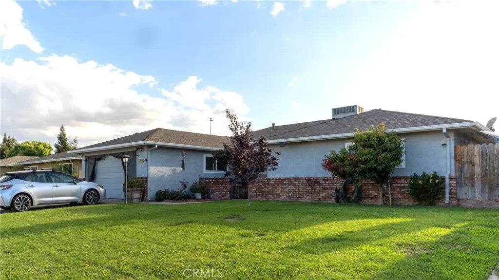 2869 Hillcrest Street — photo