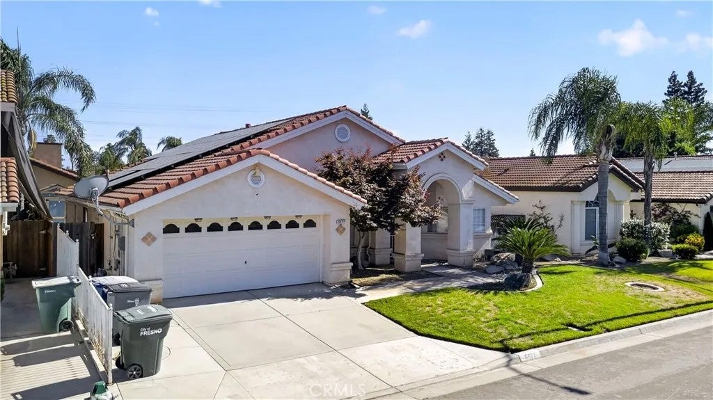 5577 W Paul — photo