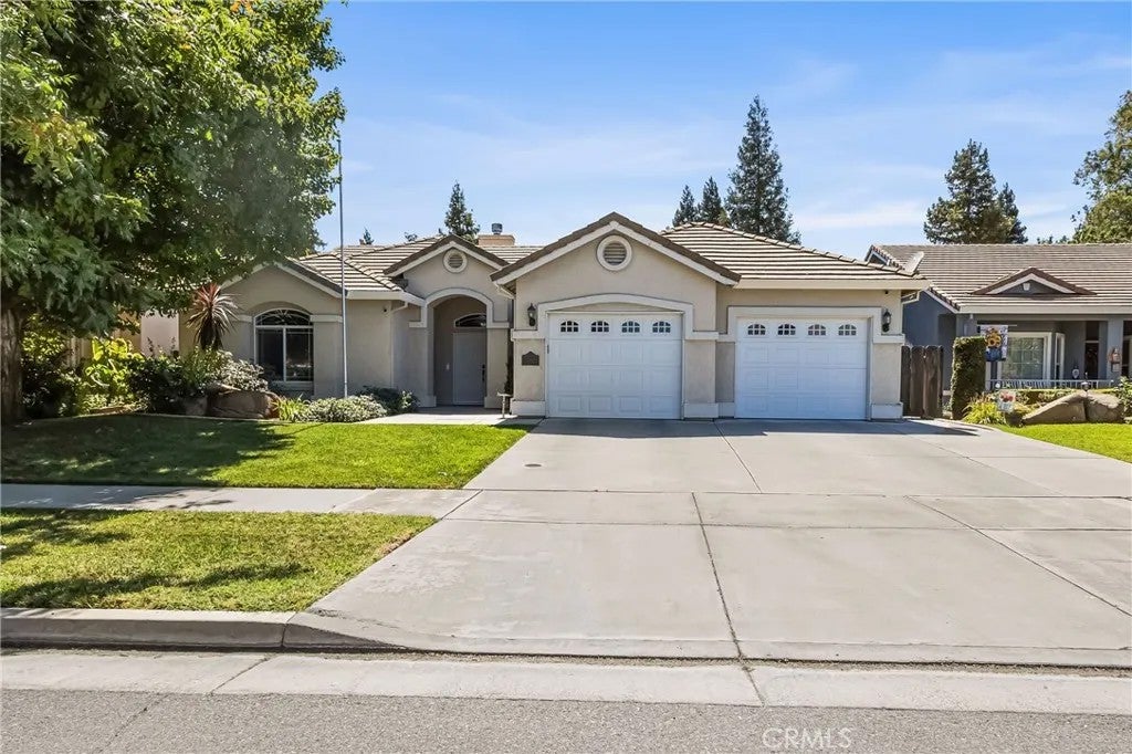 1338 Christopher — photo
