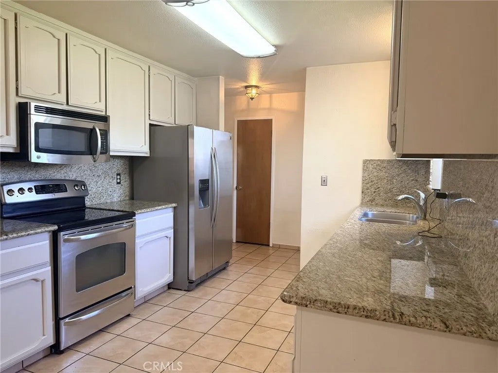 33 E Wallis, Gustine, CA 95322 — photo 3