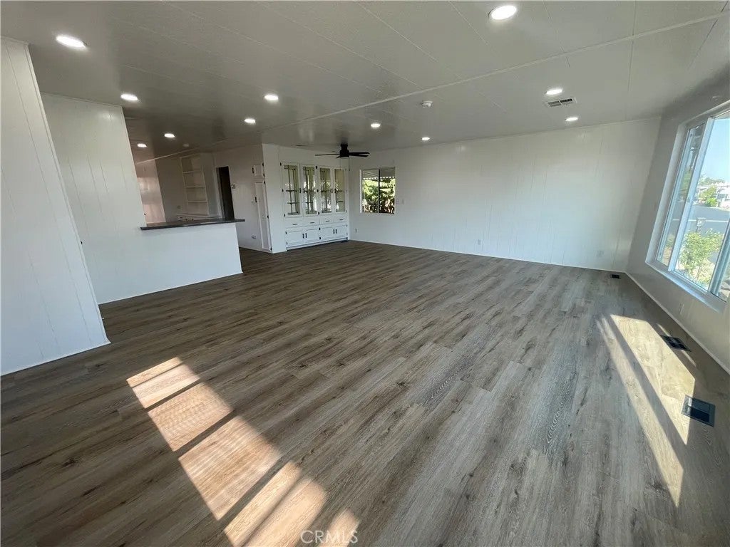 2240 Golden Oak 3 — photo