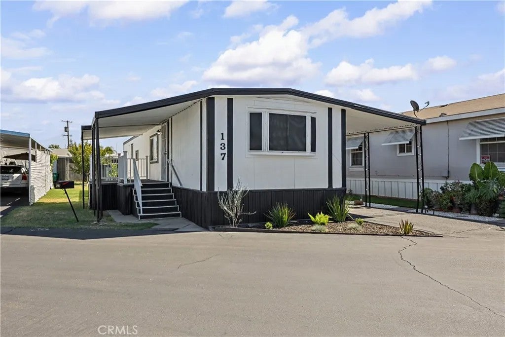 137 Seville 137 — photo