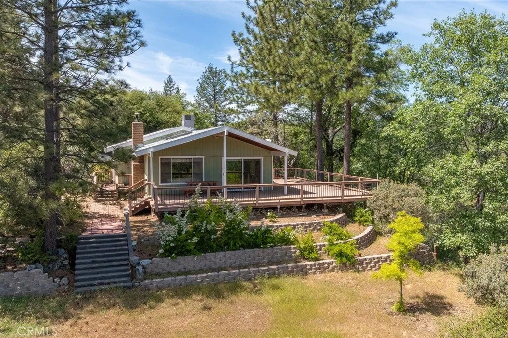 54481 Pinchot Dr. — photo