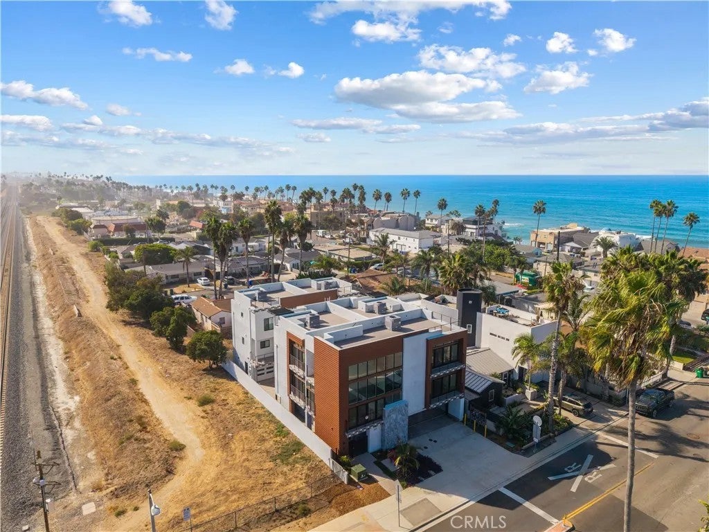 215 Oceanside Blvd 1 — photo