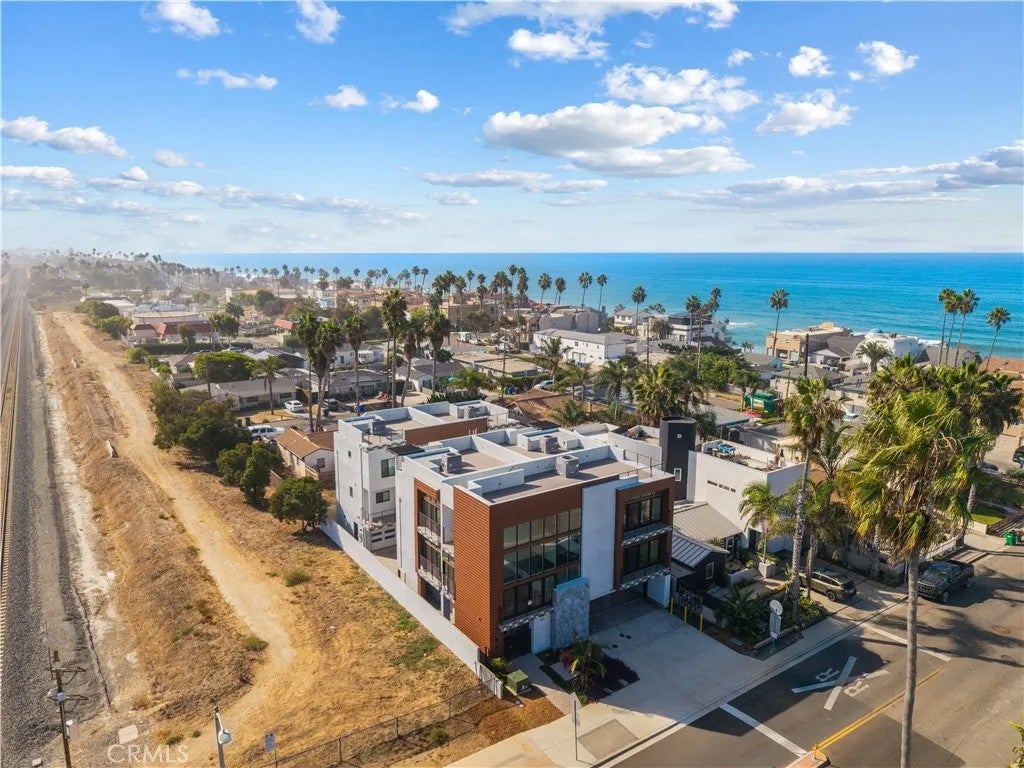 215 Oceanside Blvd 5 — photo