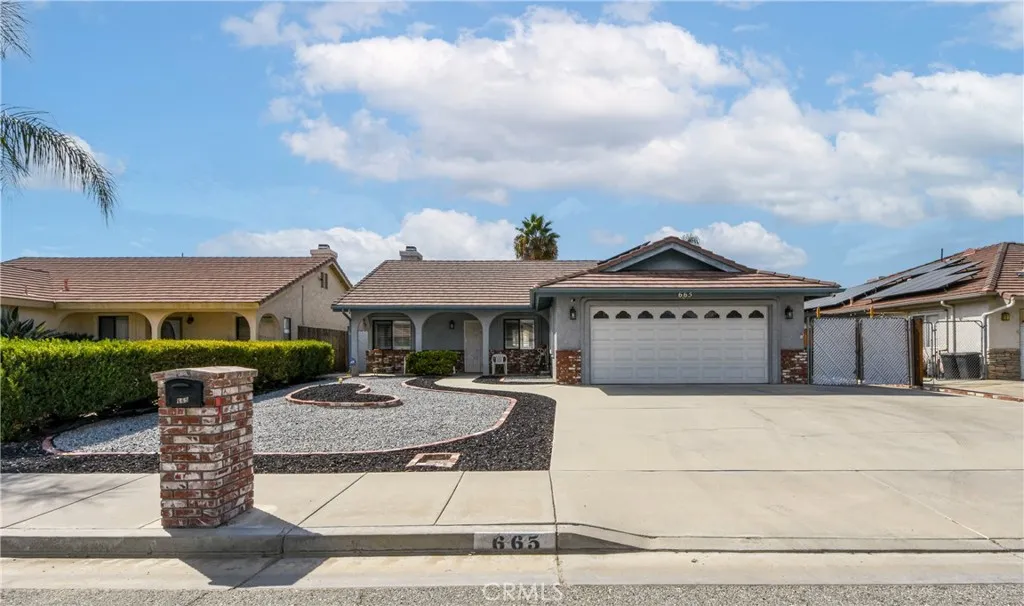 665 Deardorff Dr — photo