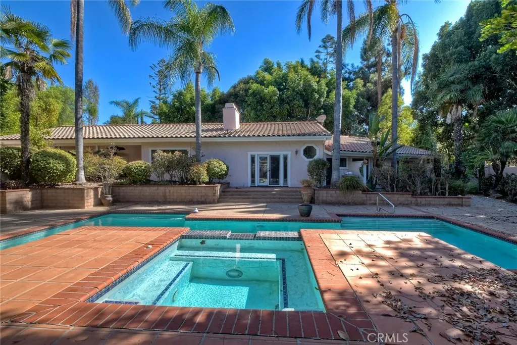 1330 Twain Court — photo