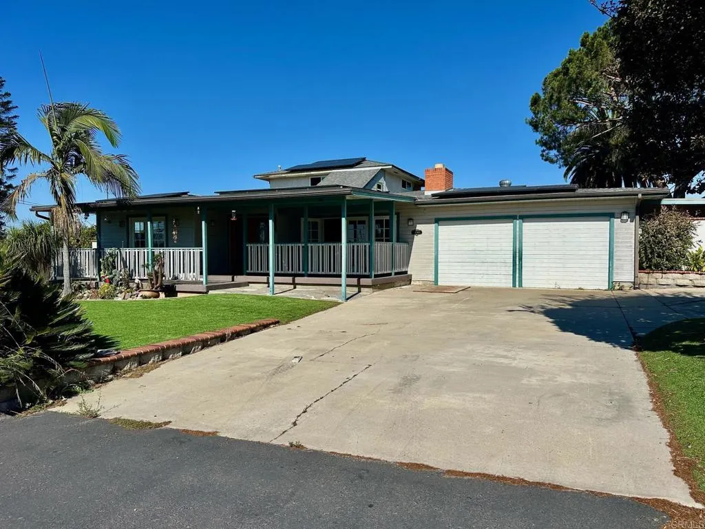 880 Crest View Road, Vista, CA 92081