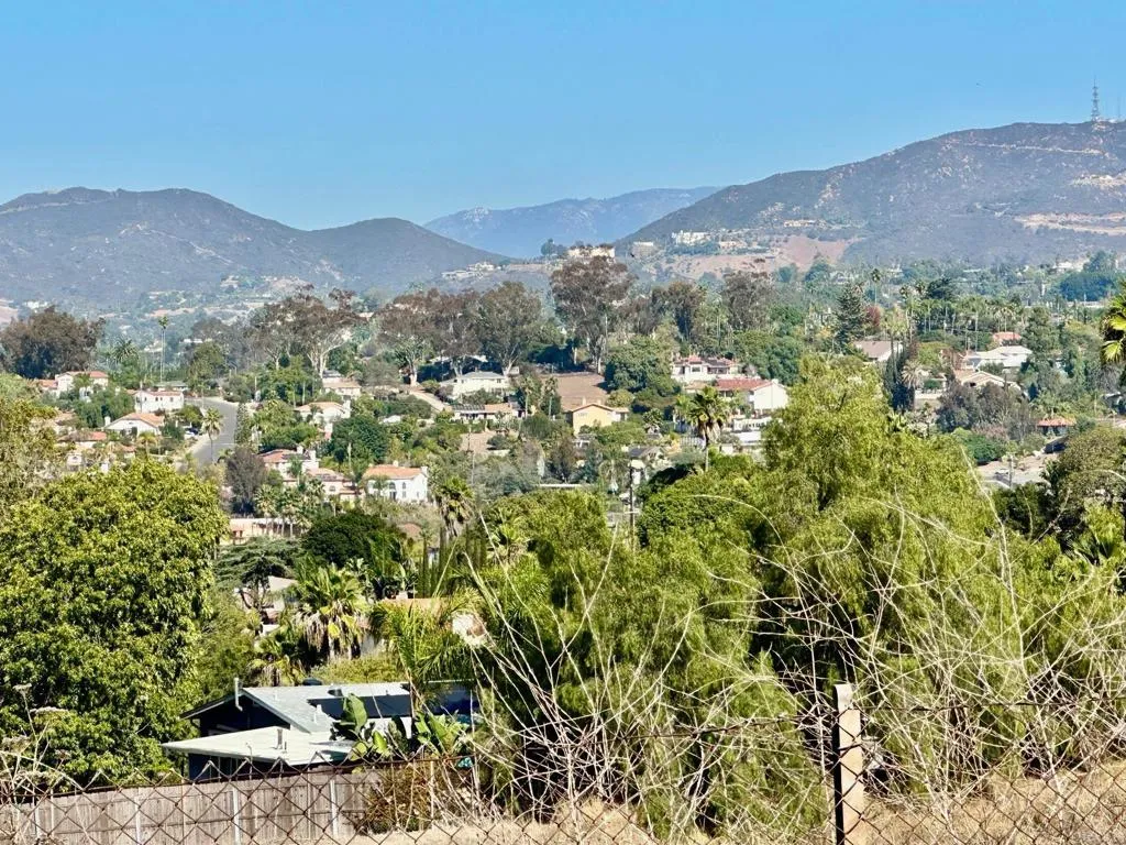 880 Crest View Road, Vista, CA 92081 — photo 3