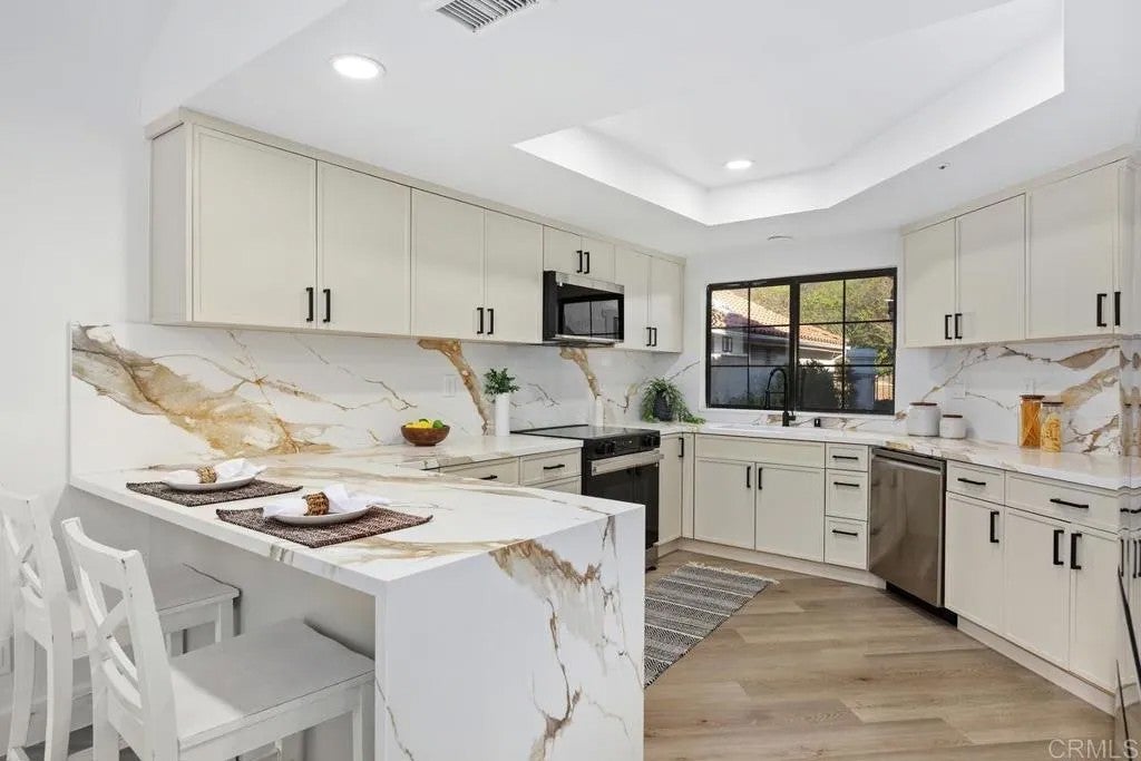 2533 Holly Valley Drive — photo