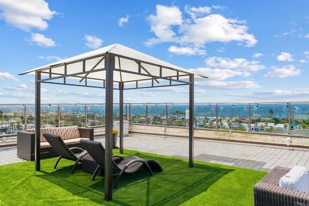 550 Seagaze Drive 26 — photo