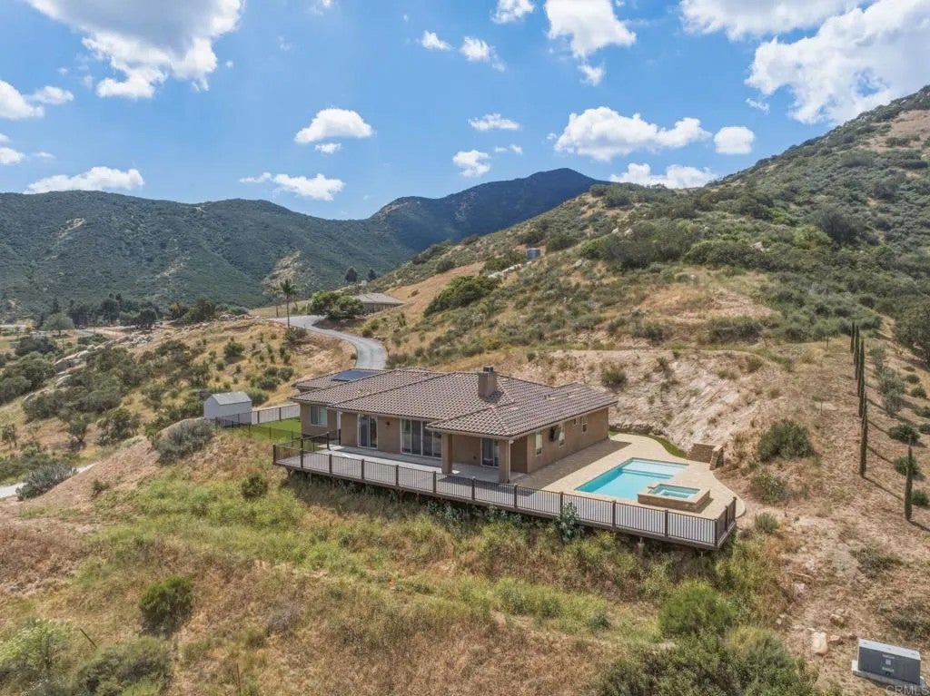 1910 Harbison Canyon Rd — photo