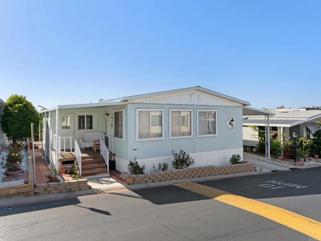 155 S Las Flores 16 — photo
