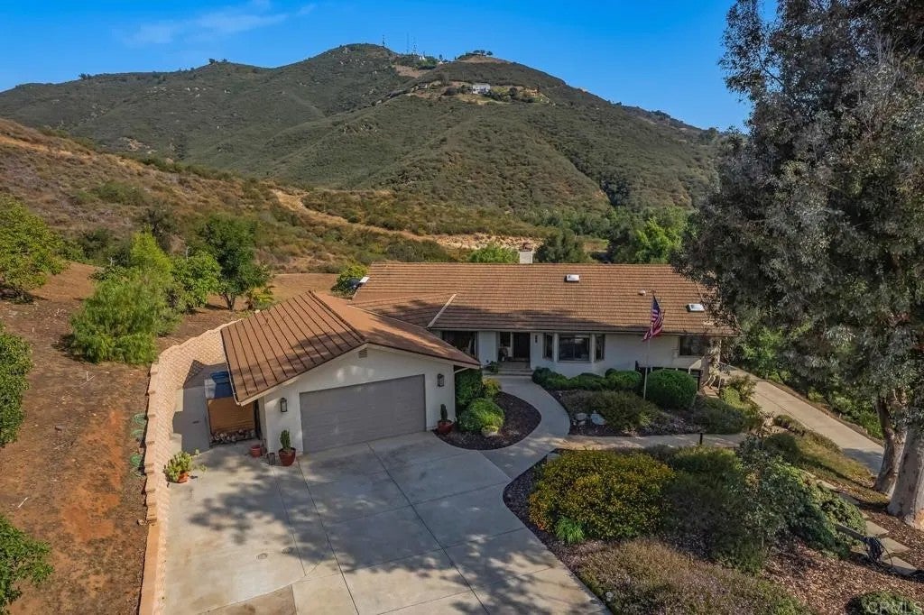 2103 Margarita Glen — photo