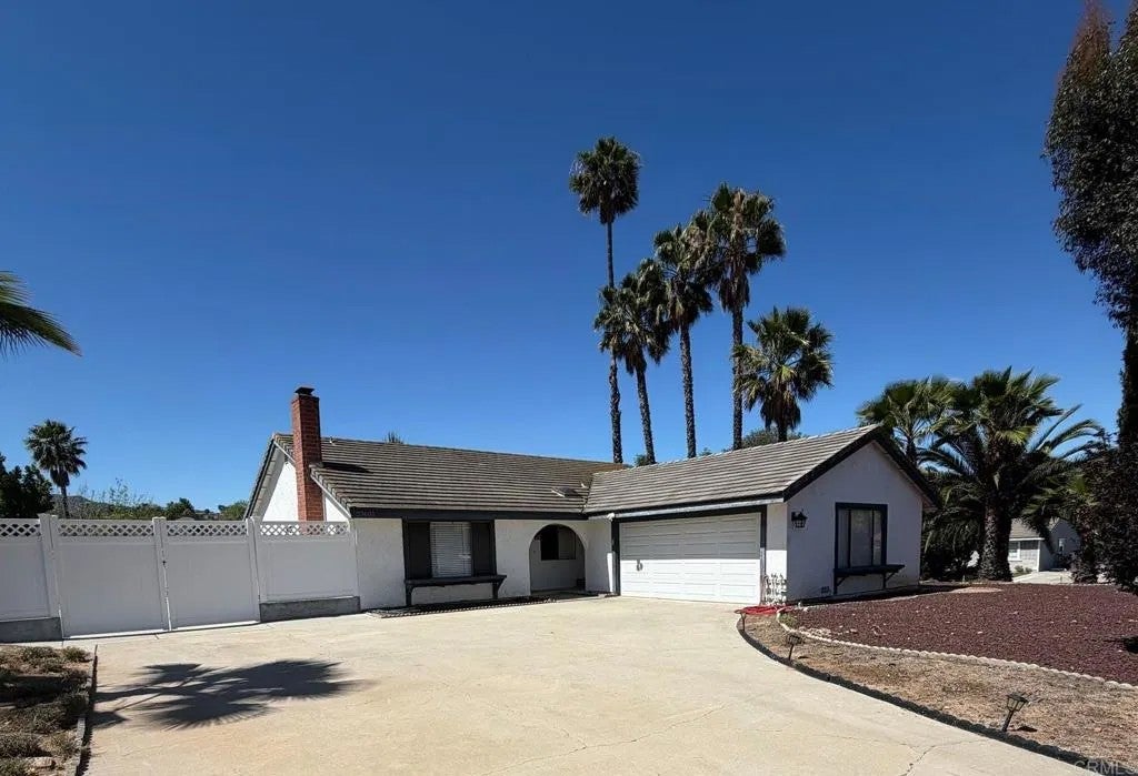 23601 Barrego Way — photo