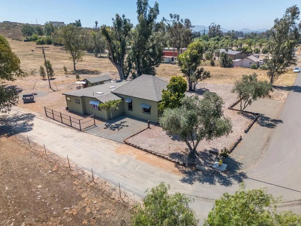 1077 Montecito Way — photo