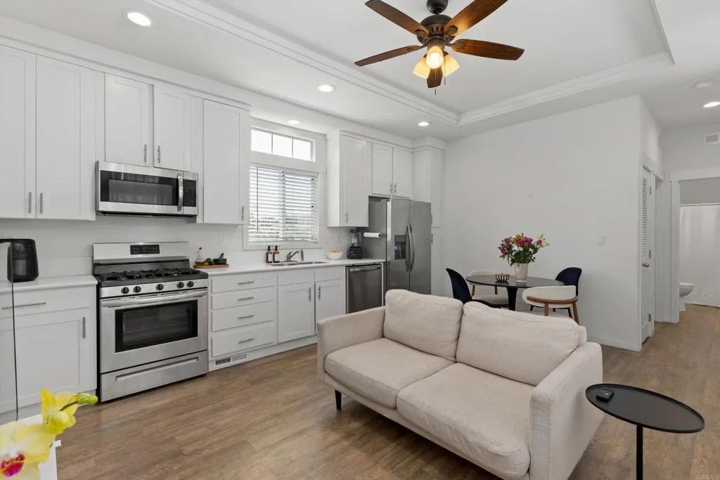 1045 E Vista Way 14 — photo