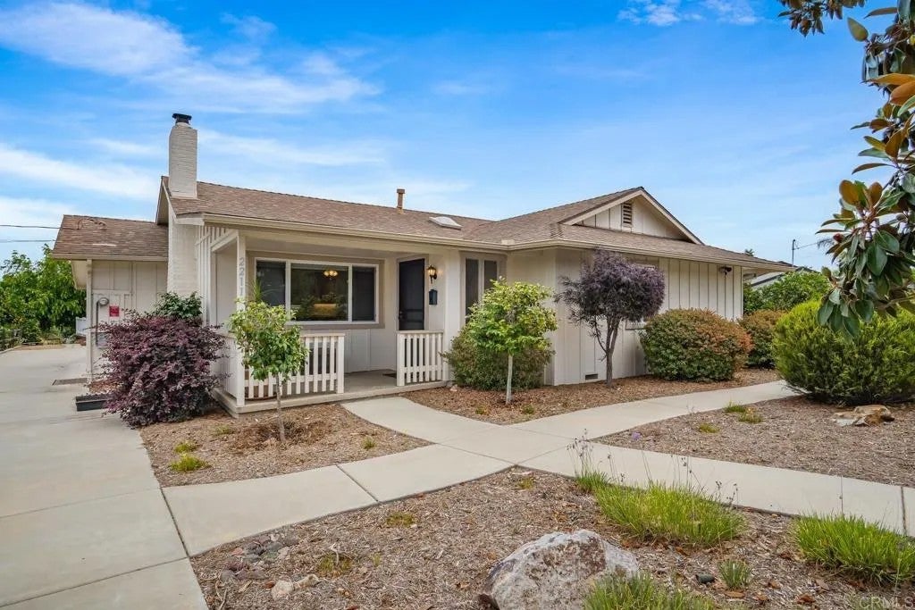 2211 Winterwarm Dr — photo