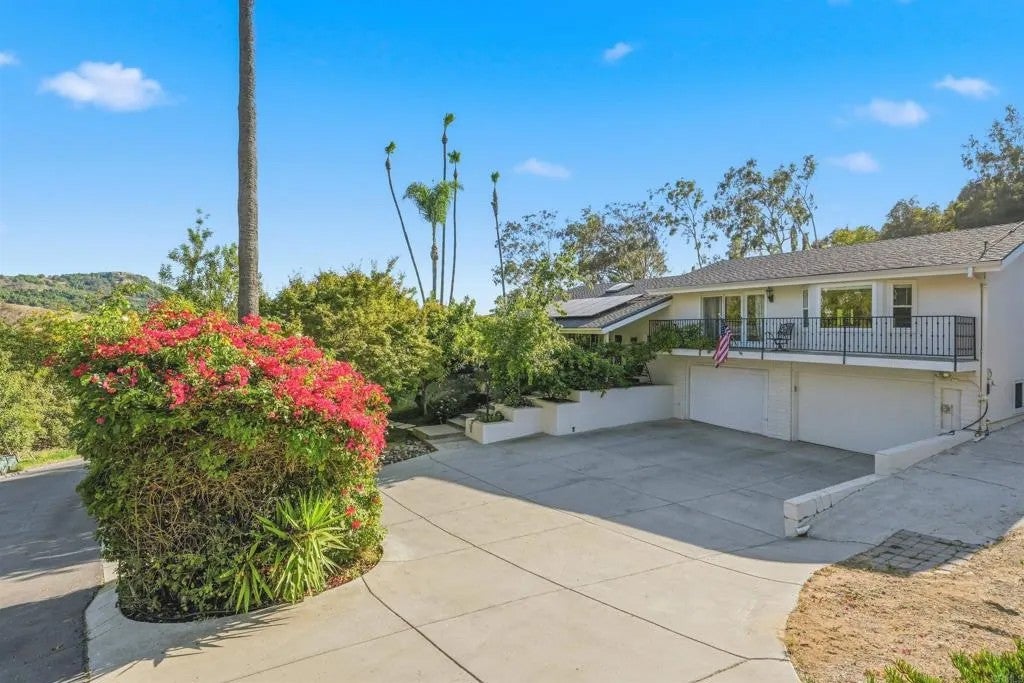 3830 Lake Garden Drive — photo