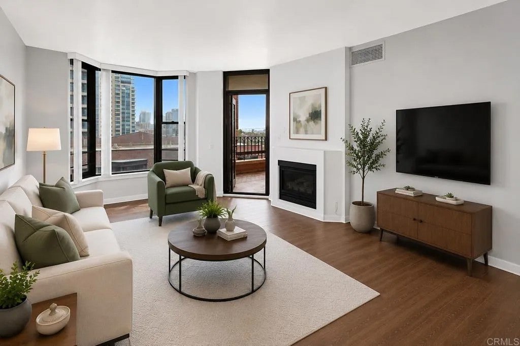 500 W Harbor Drive 716 — photo