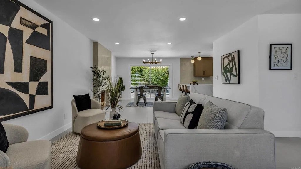 1111 S San Joaquin Drive — photo