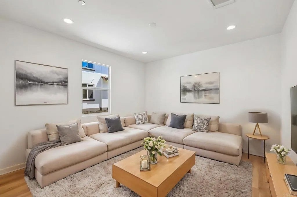 329 Jimson — photo