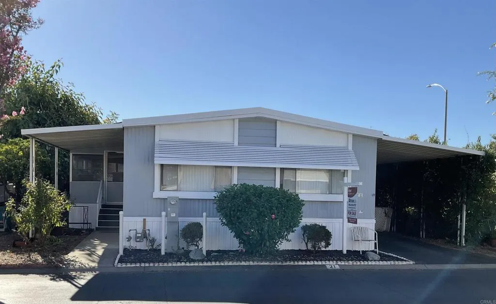2700 E Valley Parkway Unit 21 — photo