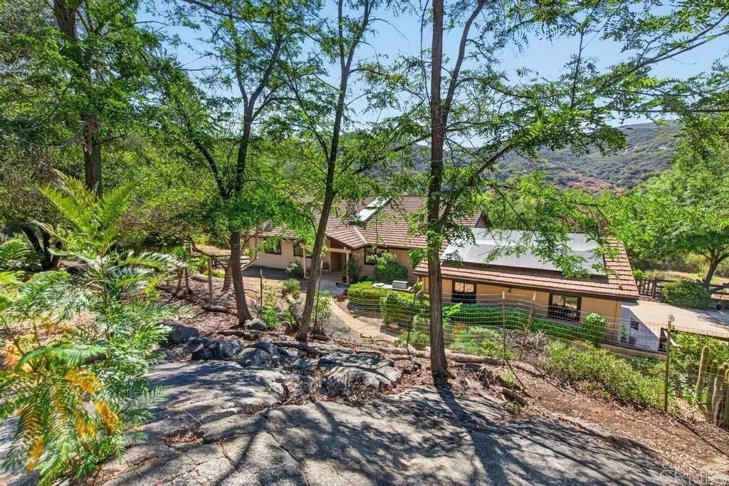 21041 Black Canyon Road — photo