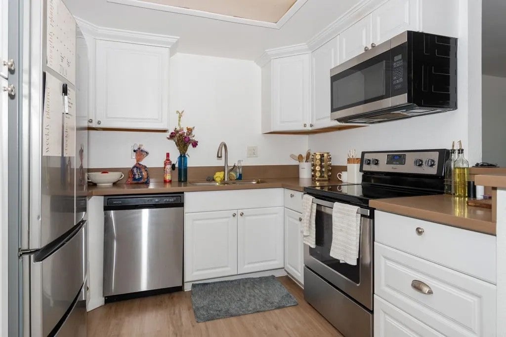 204 Woodland Parkway 220 — photo