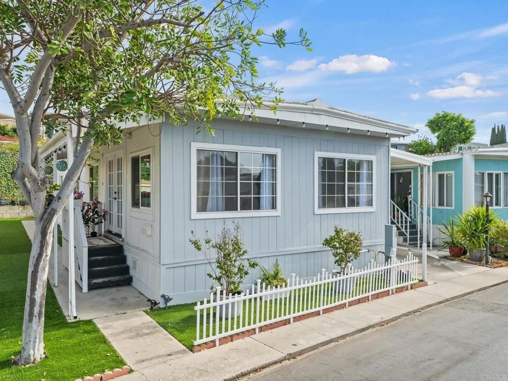 4820 Old Cliffs Rd San Diego, CA 92120 — photo