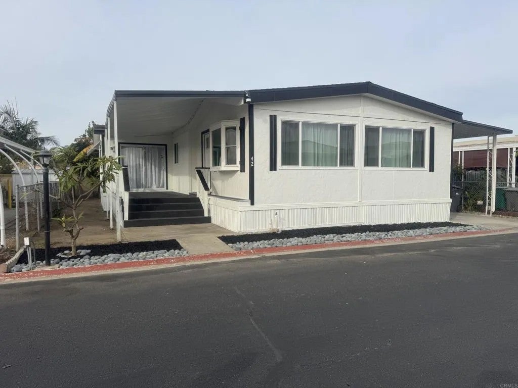 4616 River 42 — photo
